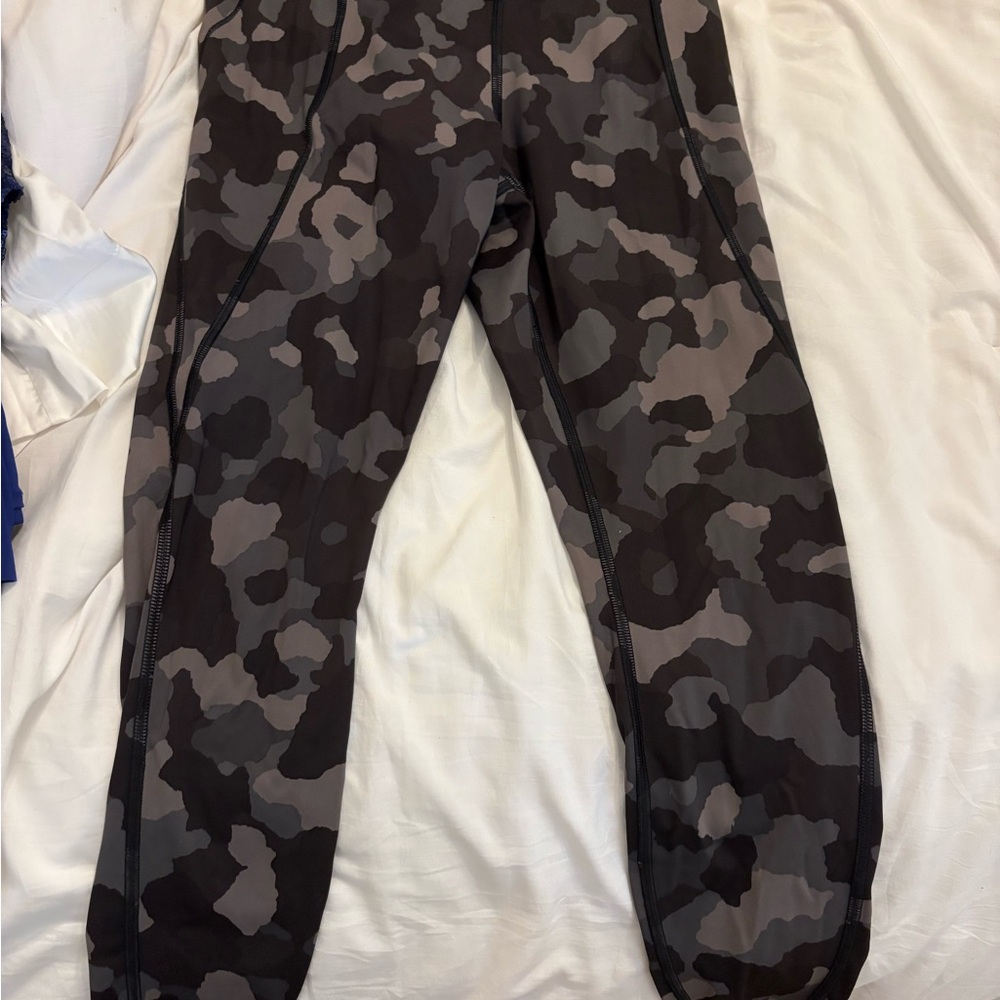 Athleta Gray Camouflage 7/8 Tights